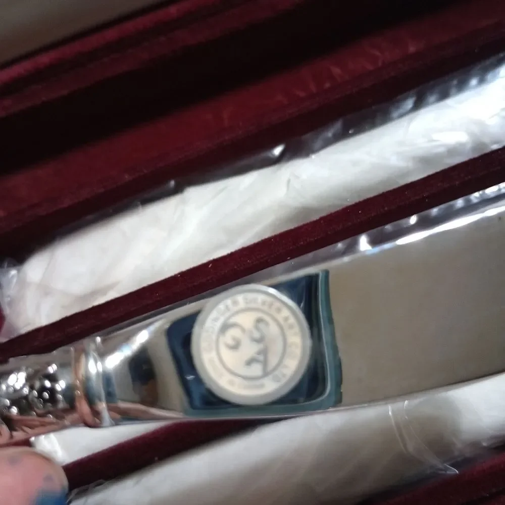 Set of 8 repousse pate knives by Godinger American Silversmiths Collection, new